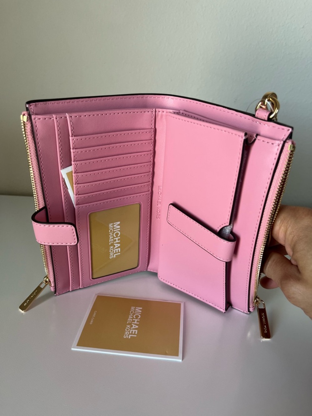 Michael Kors Wallet🎈🎈 - Picture 6 of 9